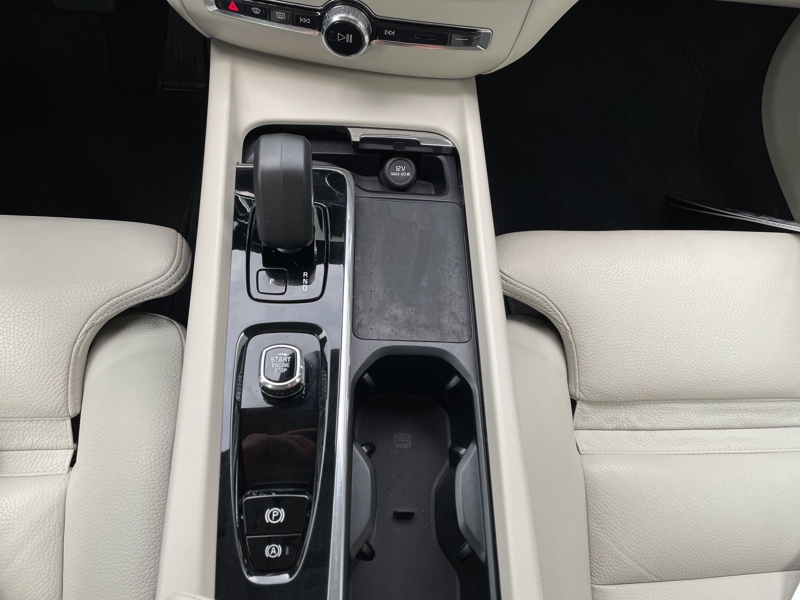 Volvo V60 Cross Country B4 AWD Plus AHK LED NAVI H&K foto 19