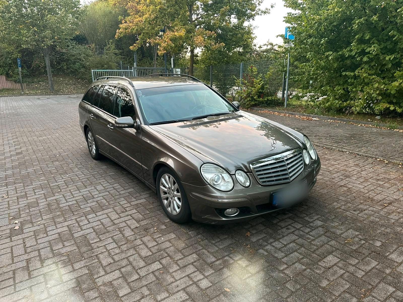 Mercedes-Benz E220 2007 — rear view