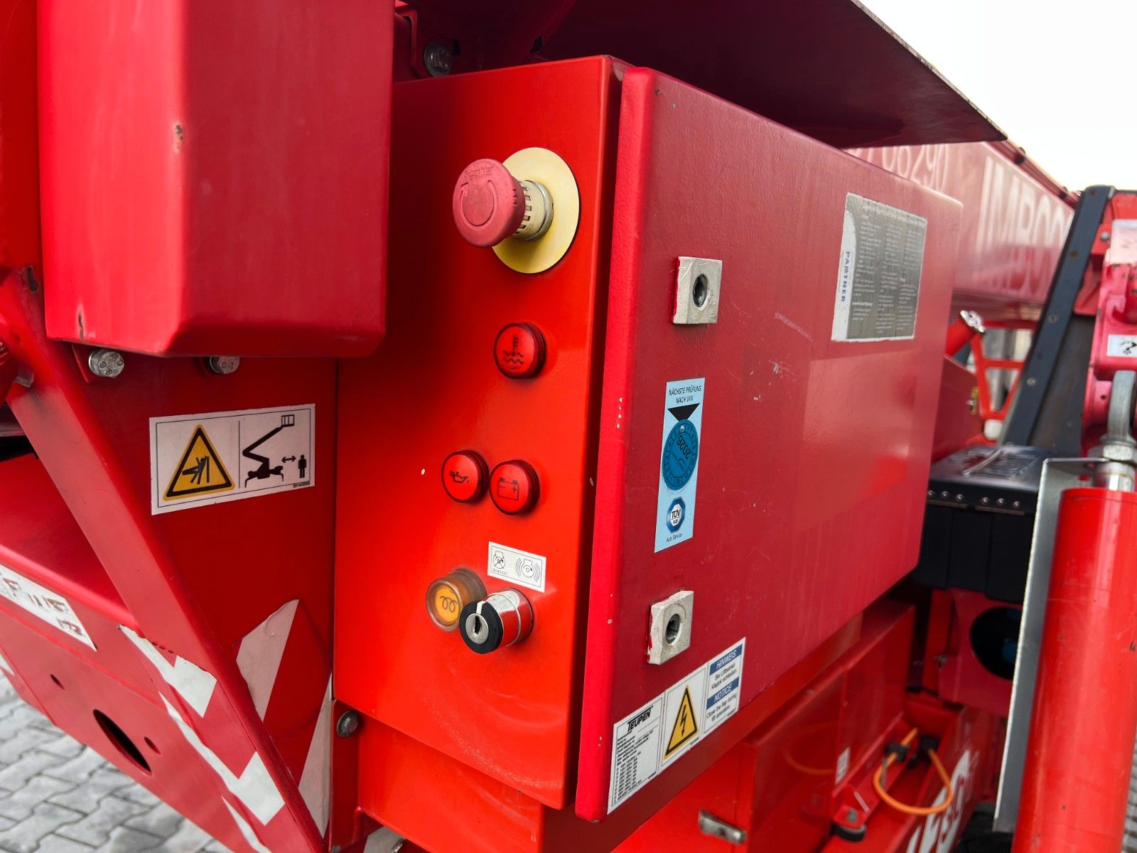 Fahrzeugabbildung Andere Teupen LEO 30T / 2.128h / 30m Arbeitshöhe