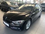 BMW 320i Touring Autom. Leder/LM/AHK/Navi - BMW 320 mit Benzin-Antrieb: Navigationssystem, Kombi
