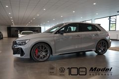AUDI RS3 Sportback | Pano | Schalensitze | Keramik AUDI RS3 Sportback | Pano | Schalensitze | Keramik