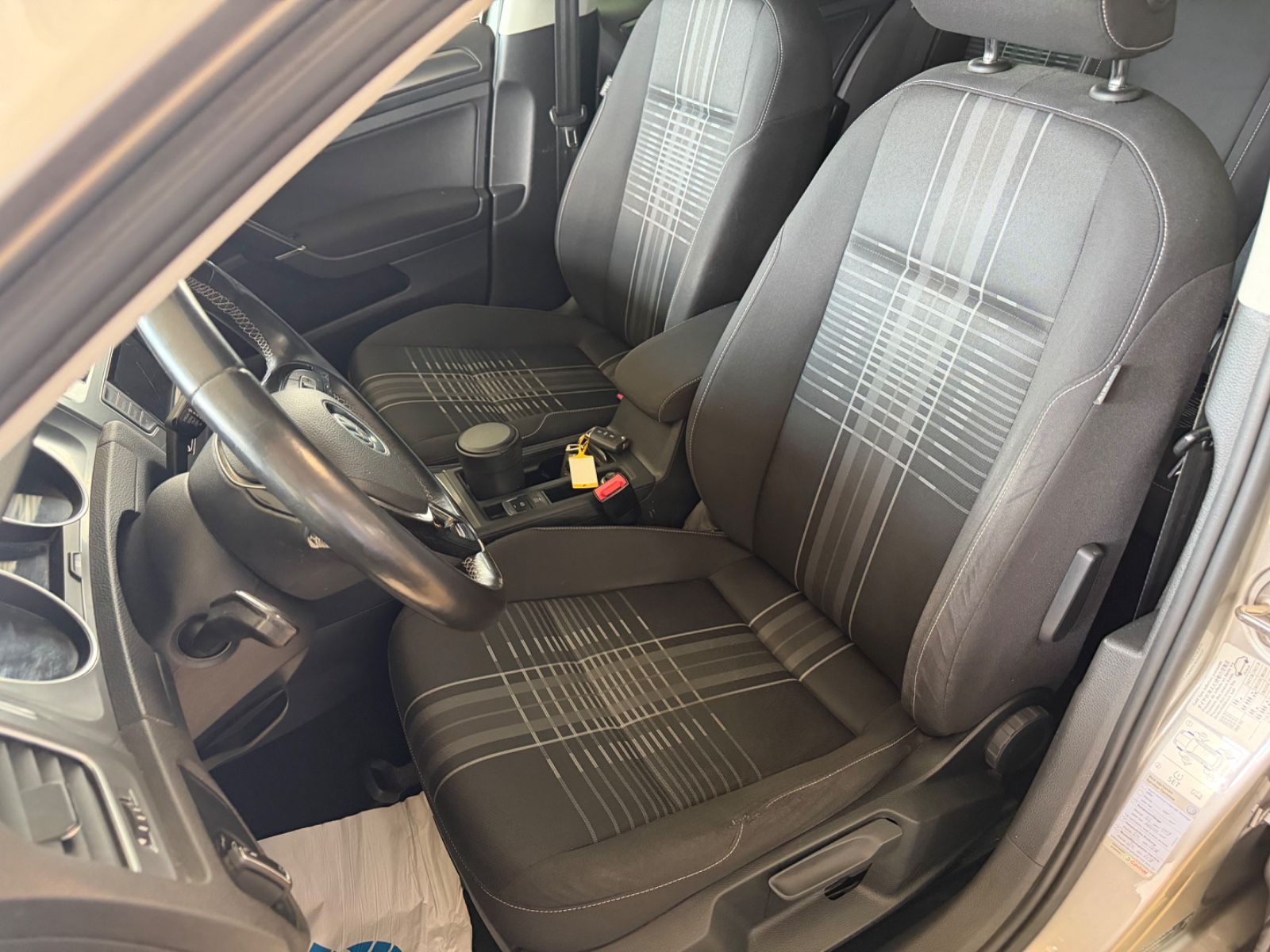 Fahrzeugabbildung Volkswagen Golf VII Lim. Lounge BMT