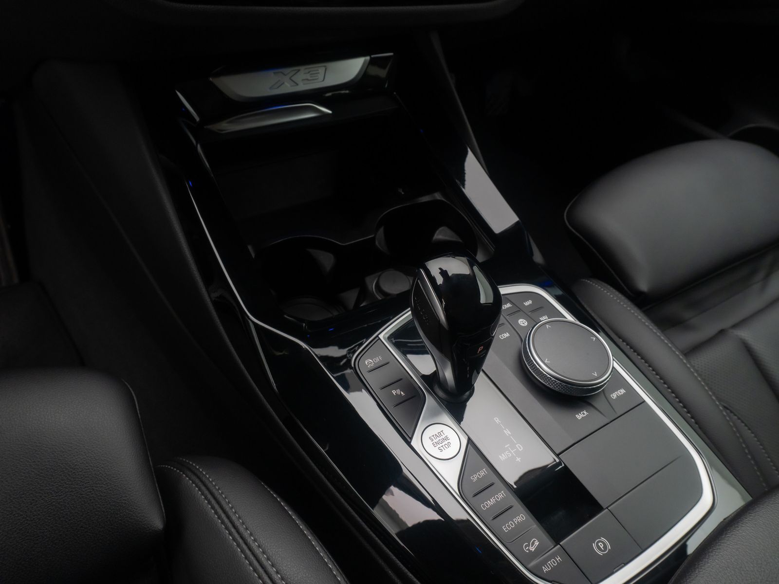 Fahrzeugabbildung BMW X3 xD20d AHK Kamera DAB Leder Sportsitz 18Zoll