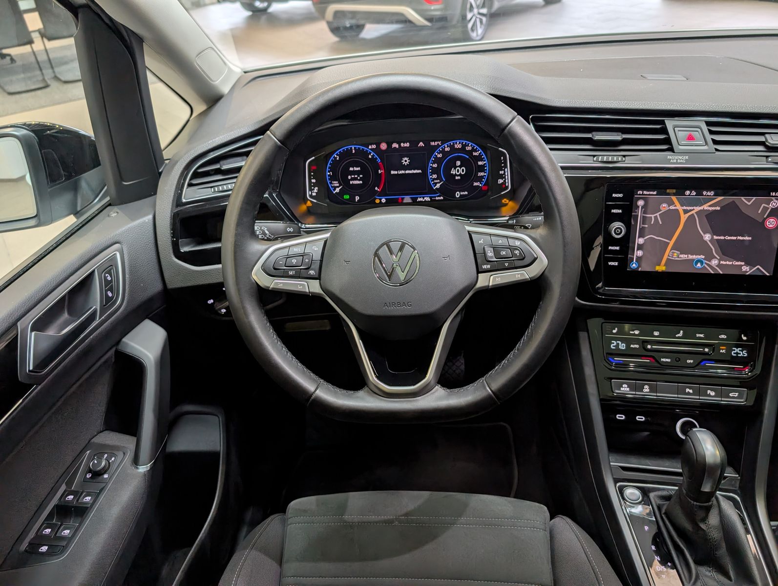 Fahrzeugabbildung Volkswagen Touran 2.0 DSG R-Line High. Pano 7-Si IQ.Dri AHK