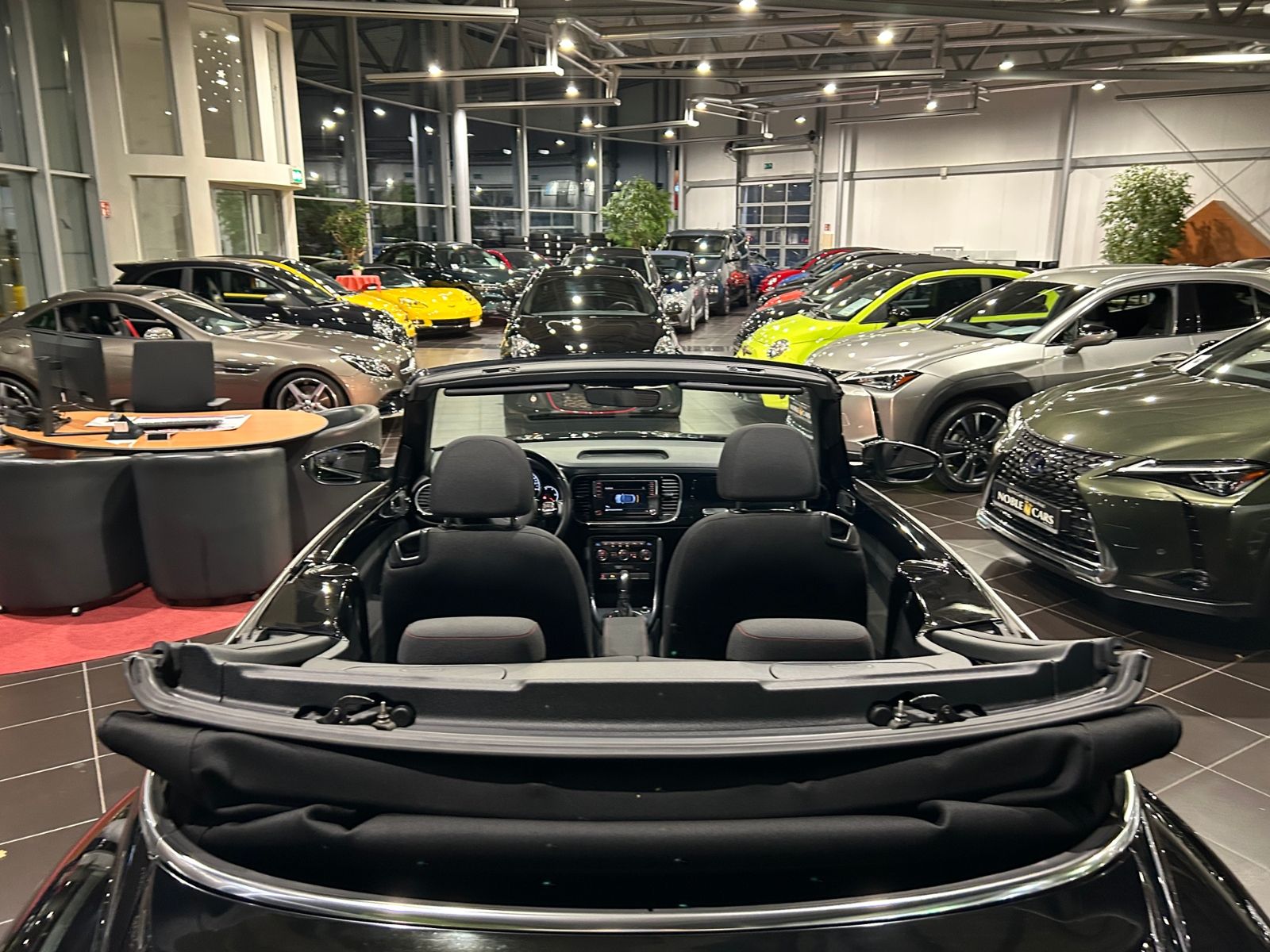 Fahrzeugabbildung Volkswagen Beetle Cabriolet Design BMT NAVI LEDER