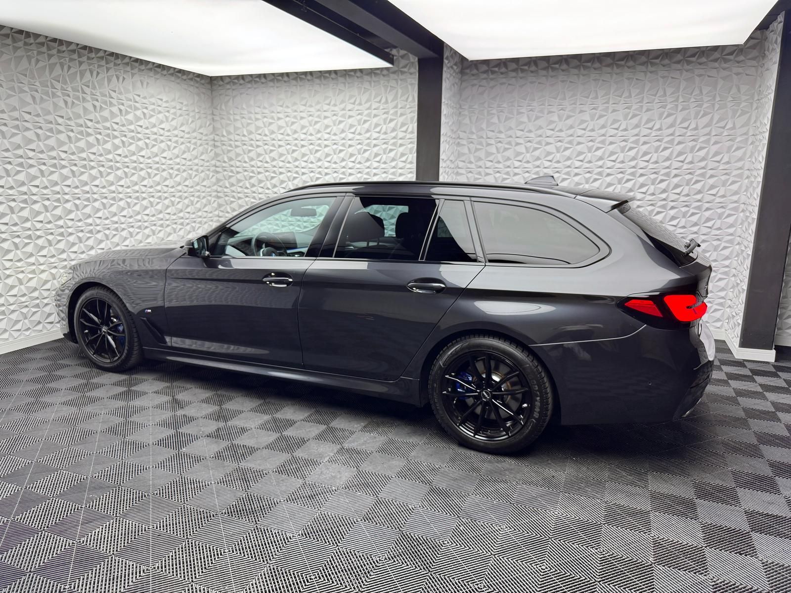 Fahrzeugabbildung BMW d*M-PAKET*XDRIVE*LASER*PANO*AHK*ACC*HUD*RCAM