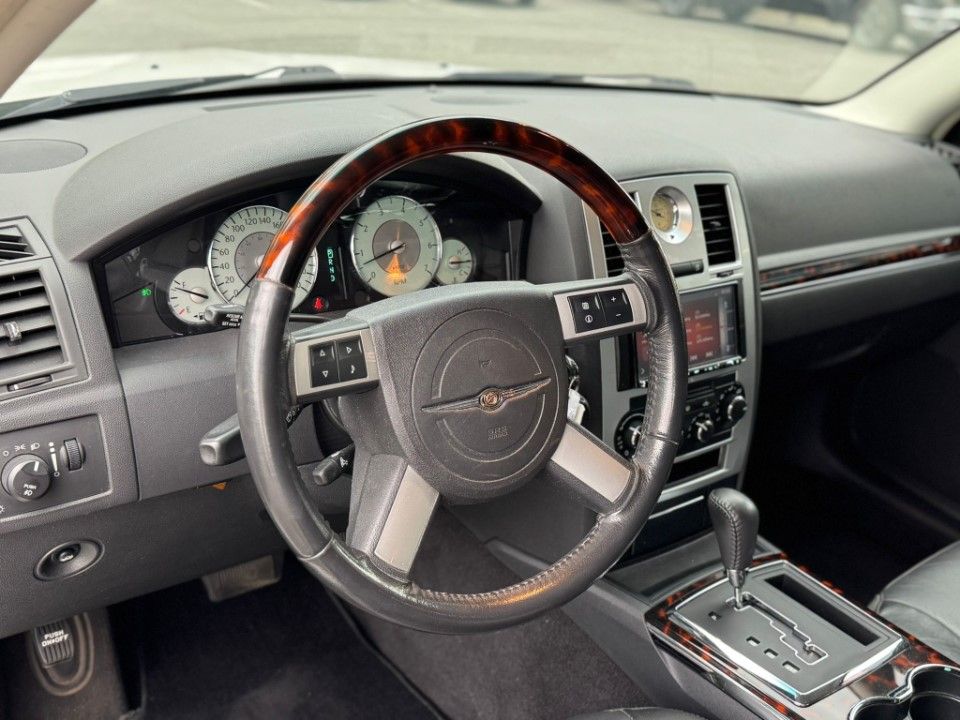 Fahrzeugabbildung Chrysler 300C 5.7 V8 Hemi 2 Hand Leder Navi 8 Fach