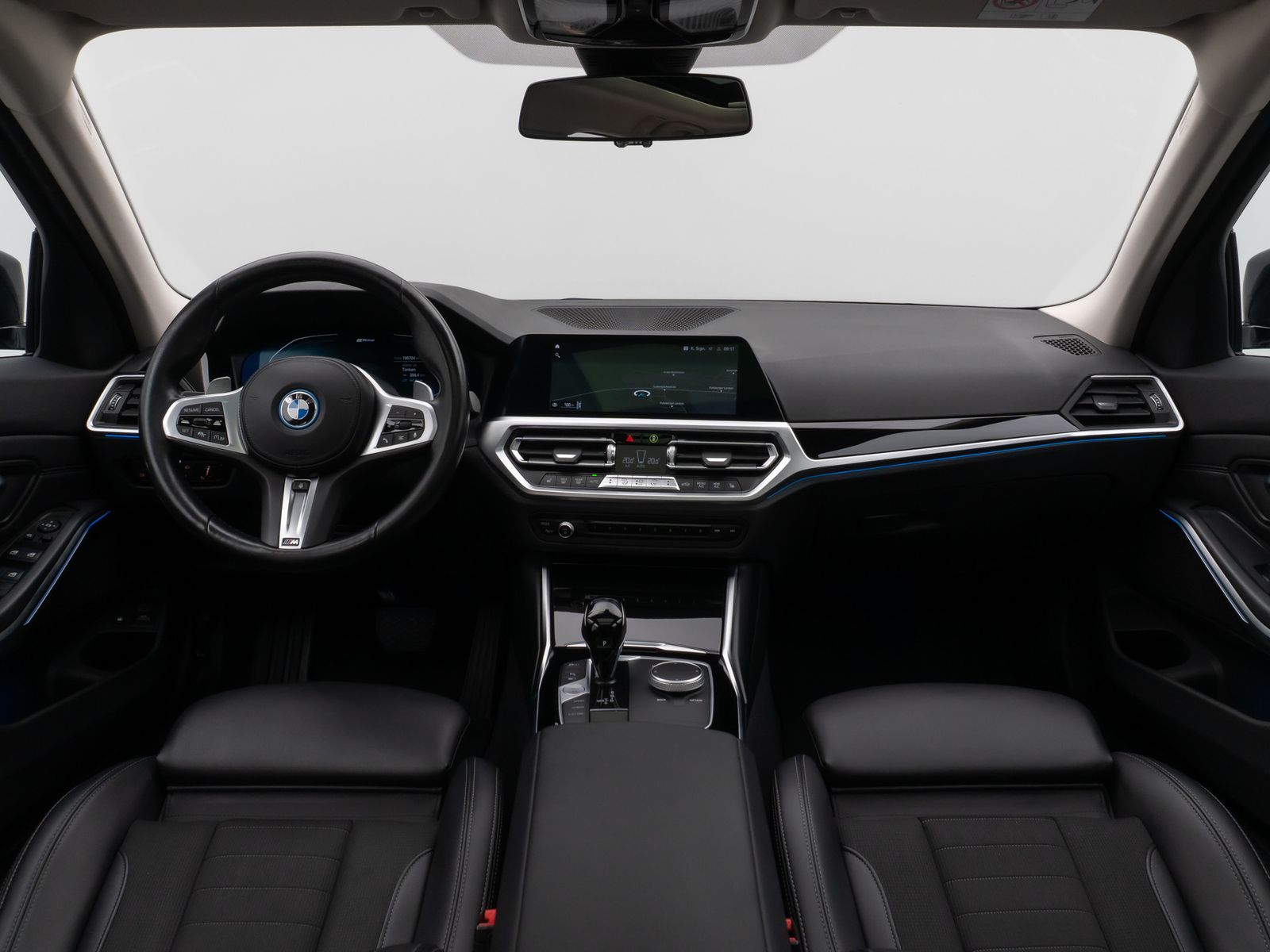 Fahrzeugabbildung BMW 330e xD SportLine Panorama Laser HUD DAB Komfort