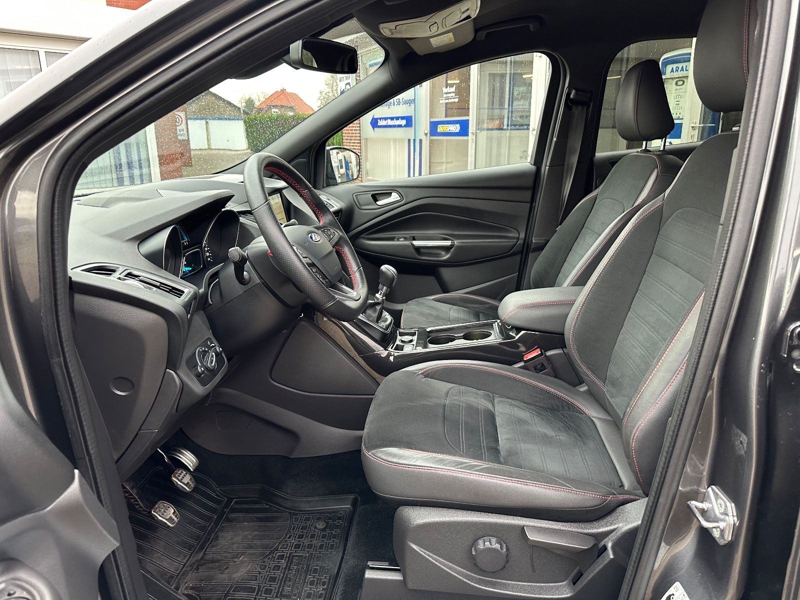 Fahrzeugabbildung Ford Kuga 1.5 EcoBoost ST-Line Navi/BiXenon/Sound/SHZ