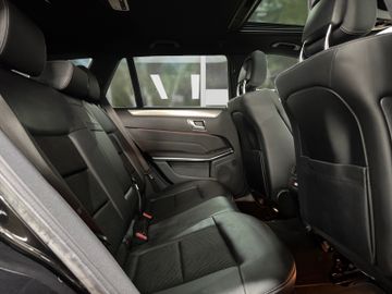 Mercedes E 220 - 8