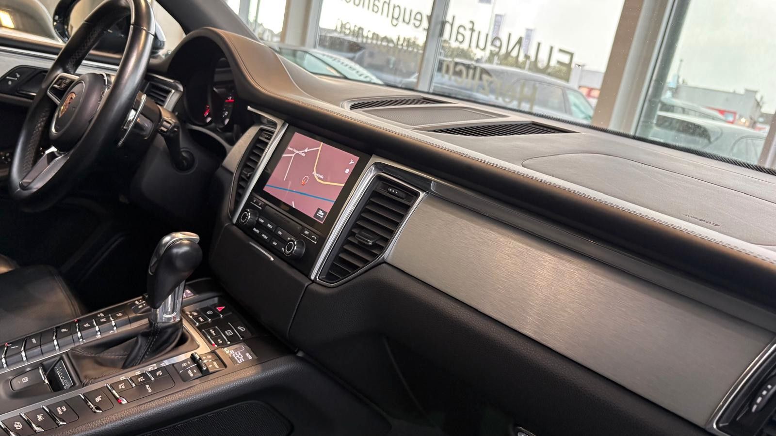 Fahrzeugabbildung Porsche Macan S Diesel/Panodach/21 Zoll Turbo/