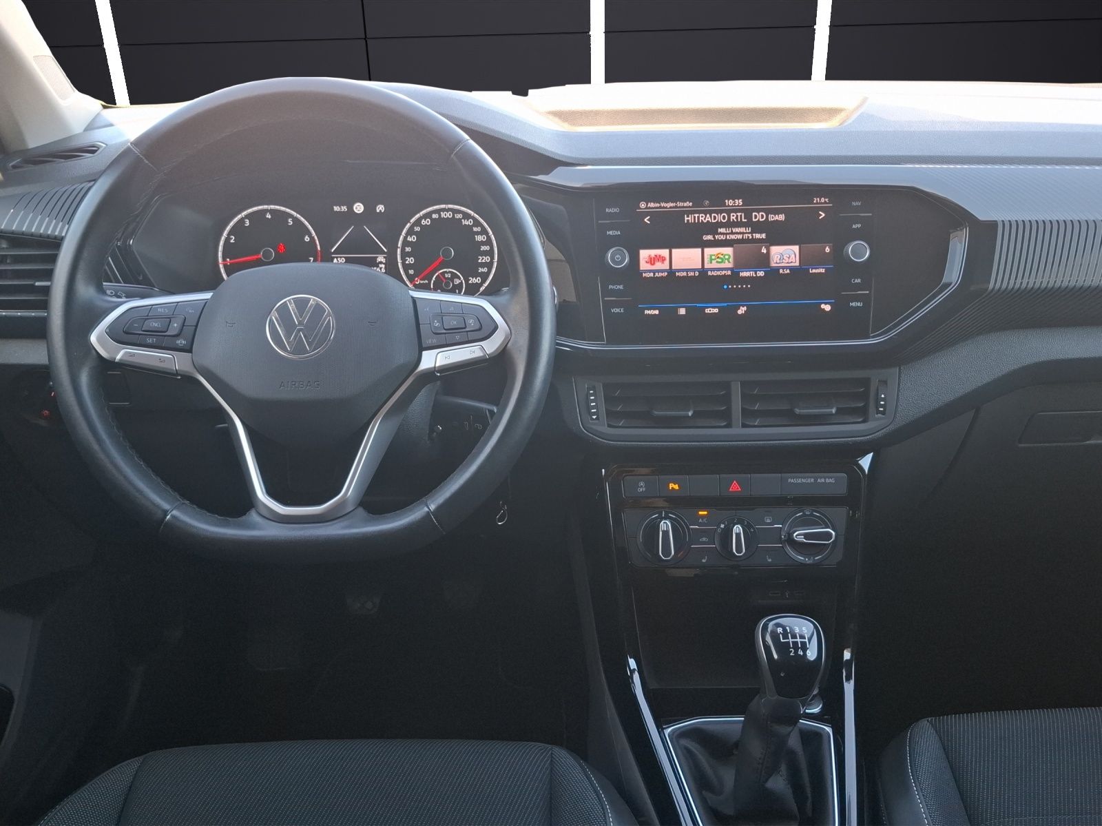Fahrzeugabbildung Volkswagen T-Cross TSI Life LED Navi GRA PDC SHZ 17"