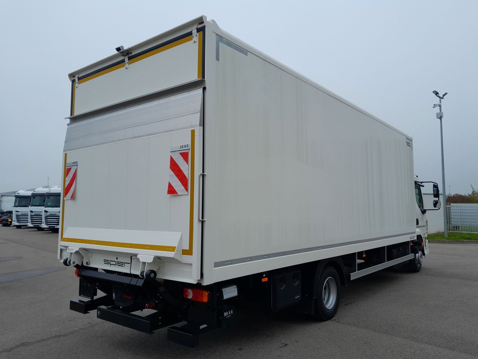 Fahrzeugabbildung DAF FA XB 230 12t