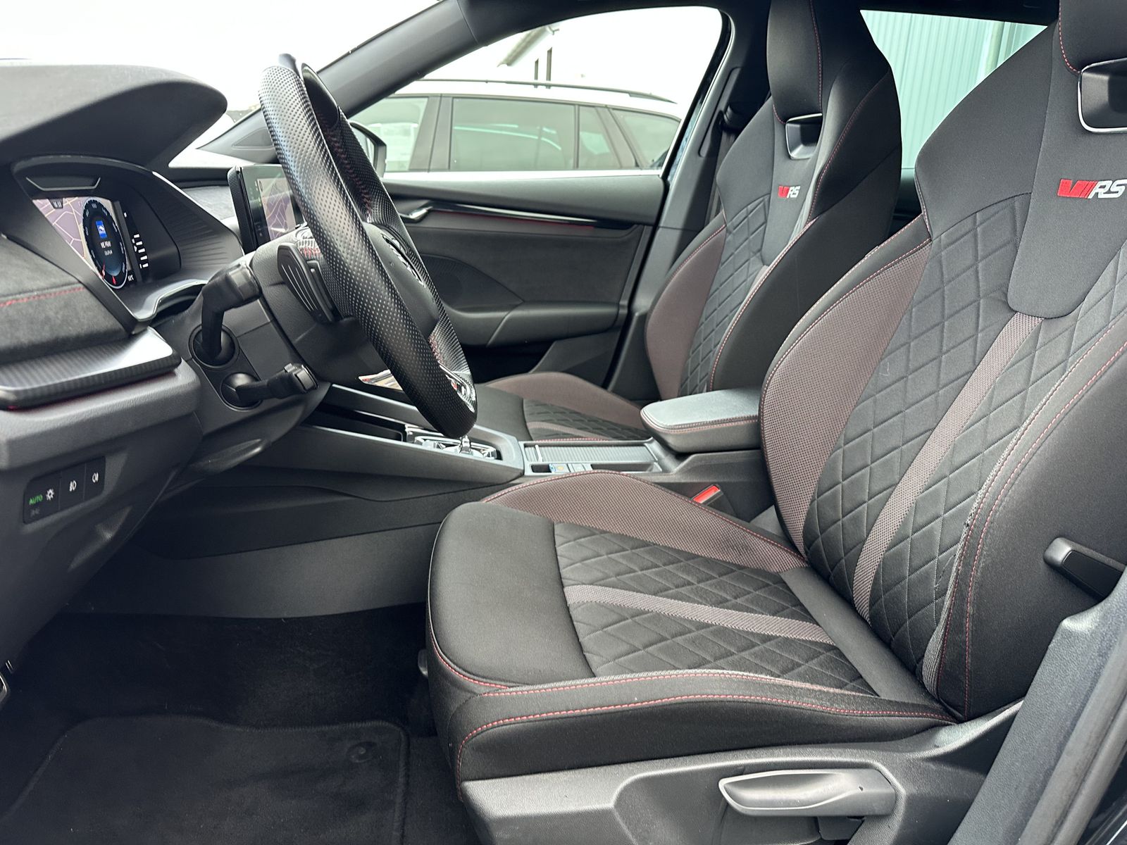 Fahrzeugabbildung SKODA Octavia Combi 2.0 TDI DSG RS NAV+LED+HEAD-UP+AHK