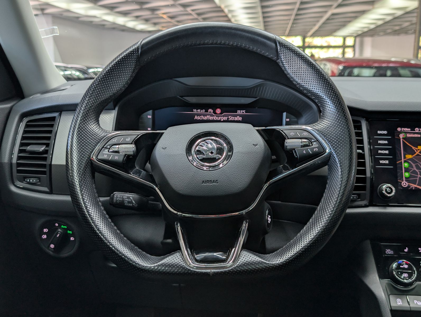 Fahrzeugabbildung SKODA Kodiaq Clever 4x4 PANO*AHK*CANTON*4xSHZ*7-Sitzer