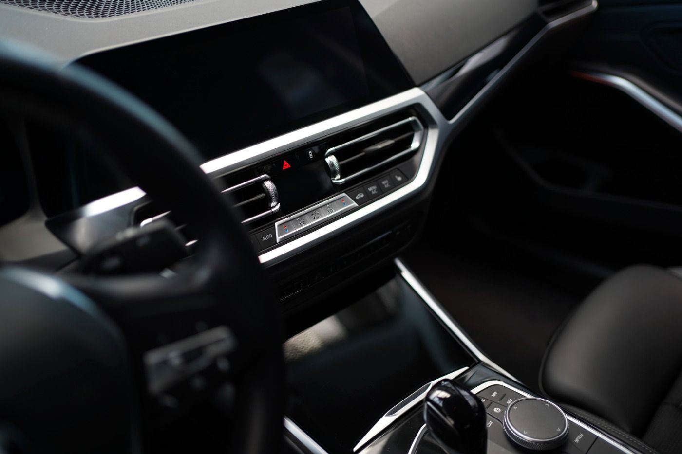 Fahrzeugabbildung BMW 320i Sport Line +DAB+PDC+Sportsitze+Alarmanlage+