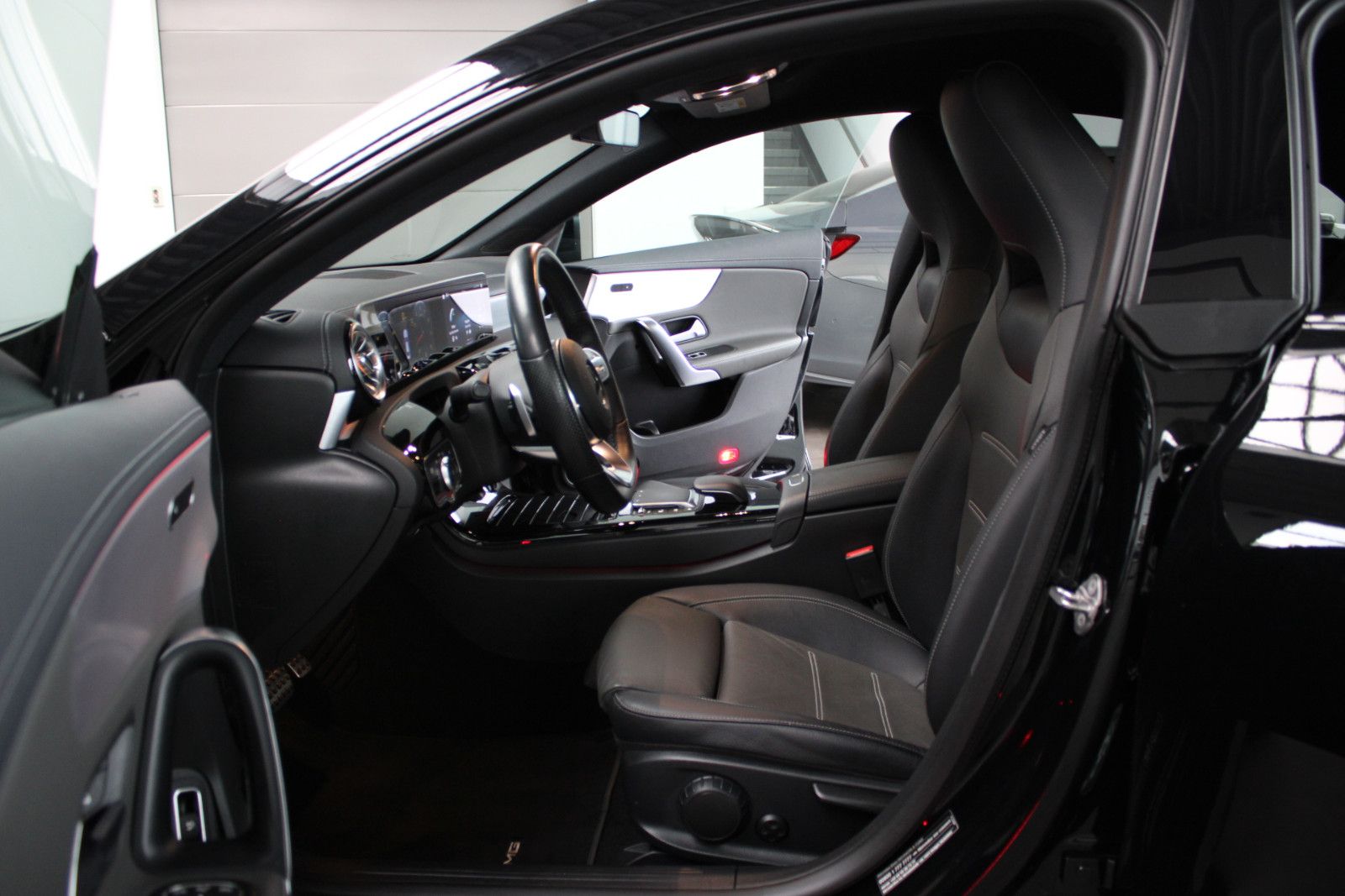 Mercedes-Benz CLA 250 4M AMG LINE MBUX LEDER 360° 19 foto 5