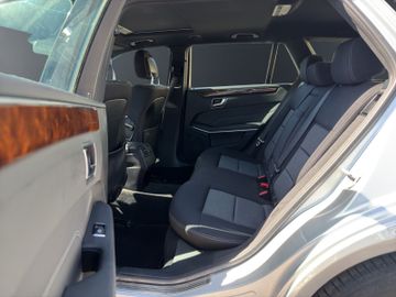 Mercedes E 220 - 11