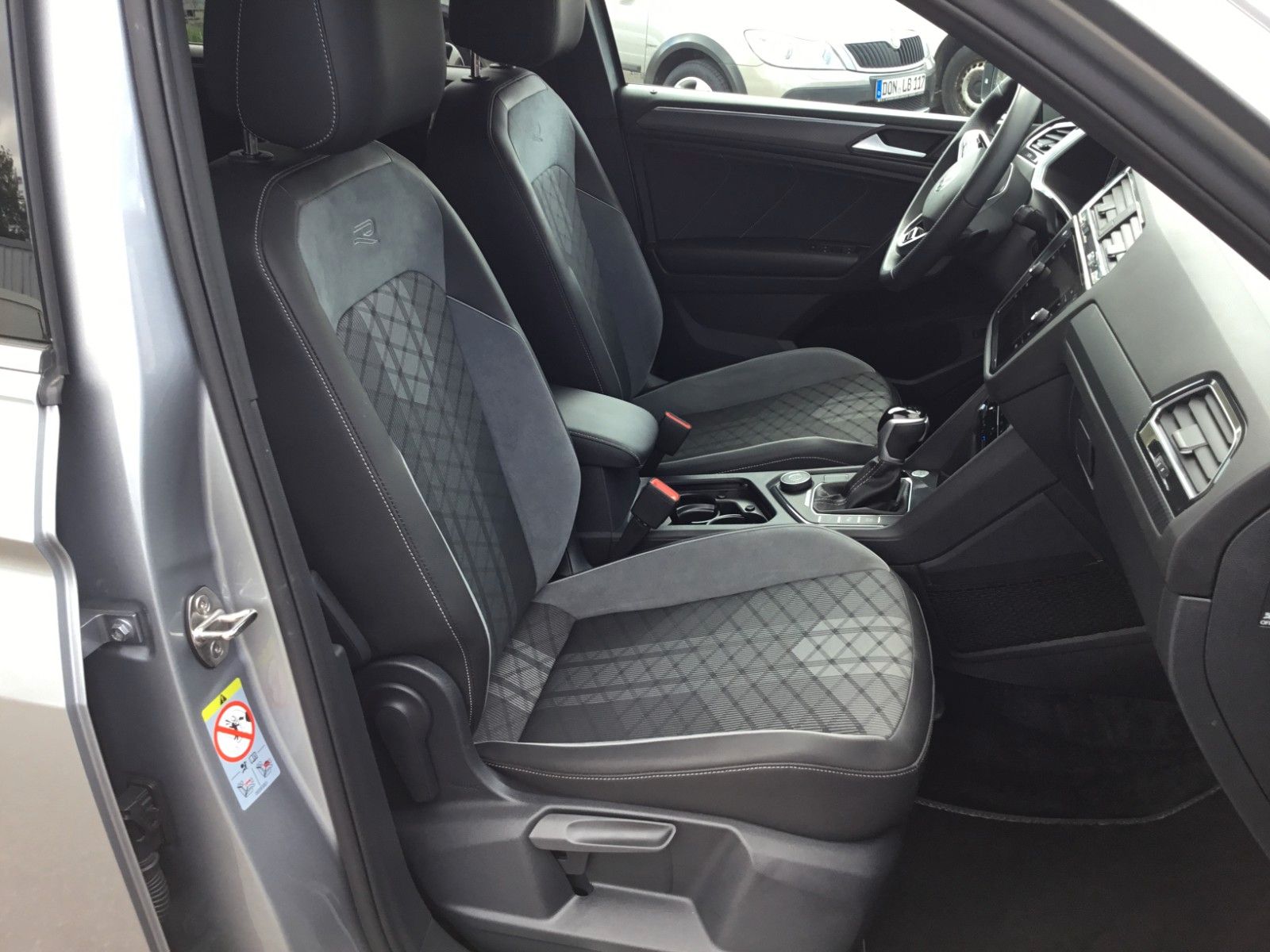 Fahrzeugabbildung Volkswagen Tiguan Allspace 2.0TDI DSG 4M R-Line+Standheizun