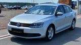Volkswagen Jetta VI Comfortline Schiebedach Automatik Klima - Volkswagen Jetta mit Benzin-Antrieb: Limousine