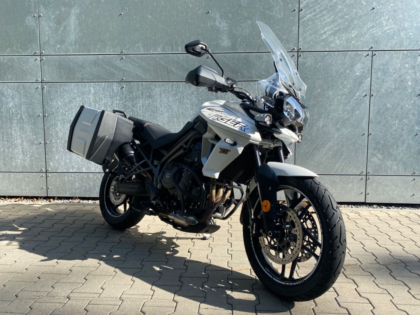 Fahrzeugabbildung Triumph Tiger XRX 800 Wilbers Tieferlegung Seitenkoffer