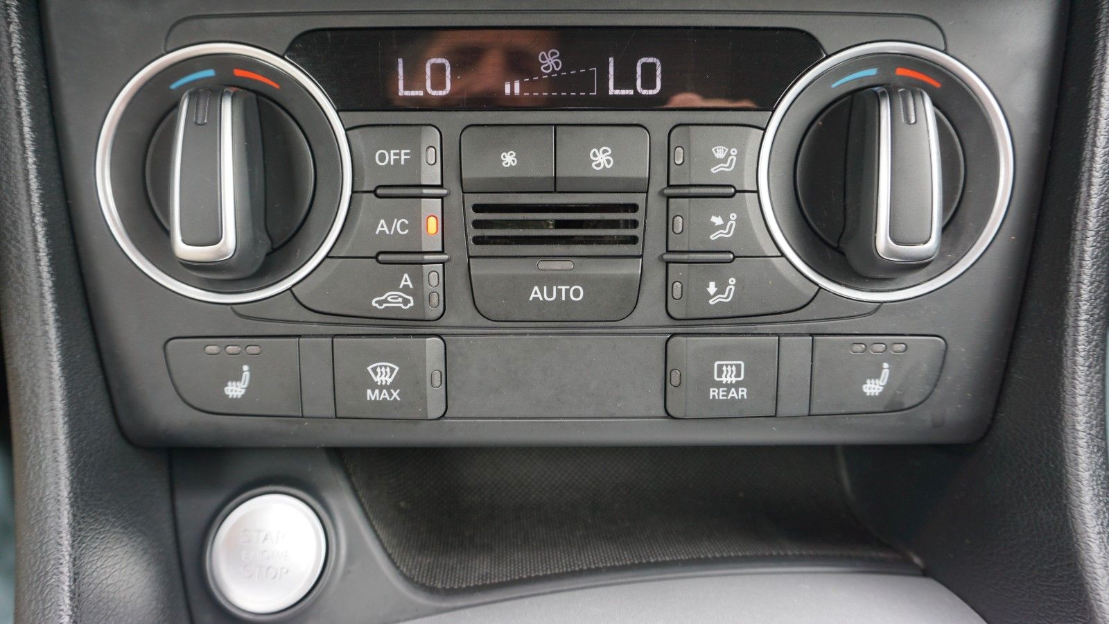 Fahrzeugabbildung Audi Q3 S Line, Navi, LED, AHK, Keyless, Start & Stop