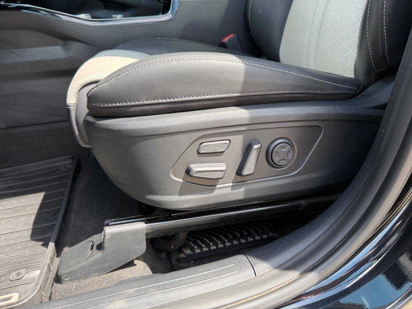 Fahrzeugabbildung Kia Kia Sorento 2.2 CRDi AWD PLATINUM Sporty Glasdac