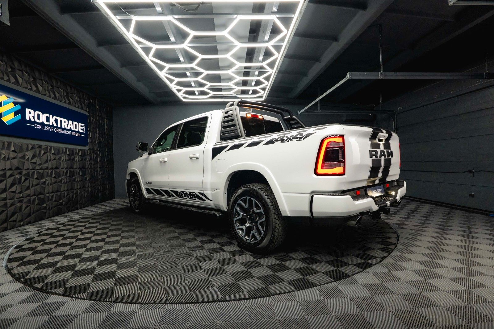 Fahrzeugabbildung Dodge RAM 3.0 MY 25 TWIN TURBO LARAMIE Night Pano ACC