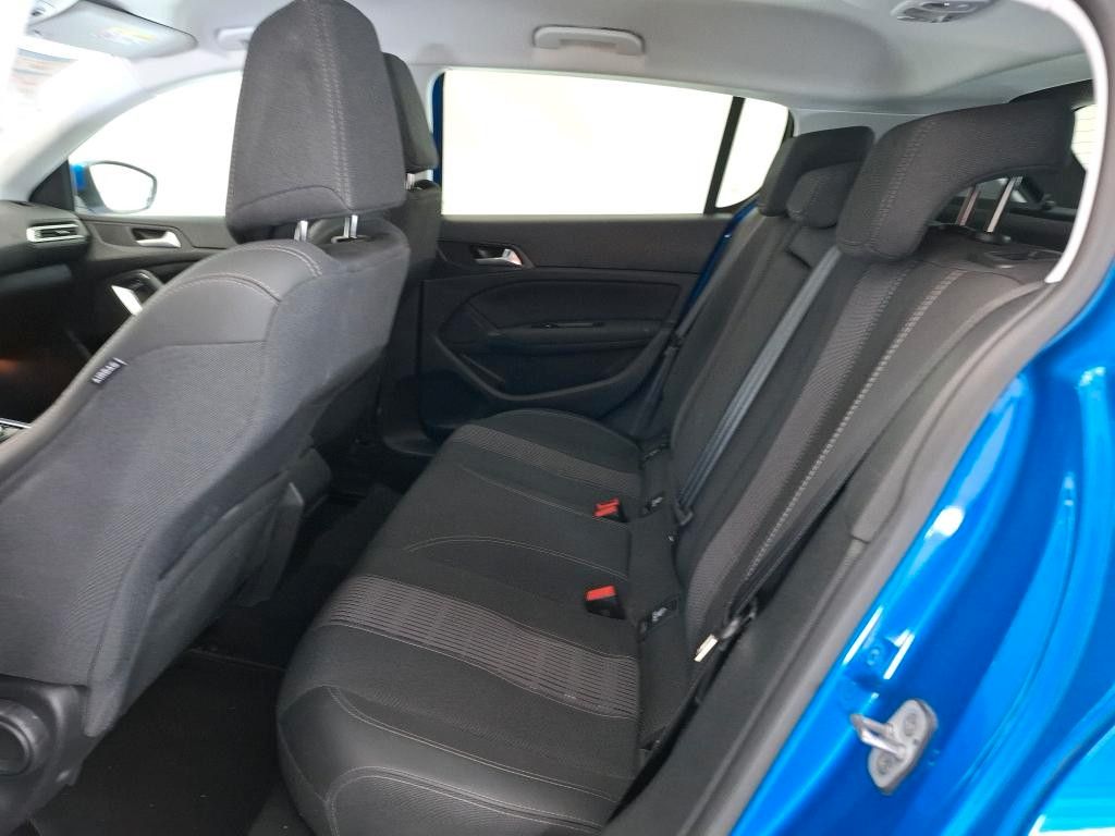 Fahrzeugabbildung Peugeot 308 Allure 1.2T NAVI/LED/PDC/R´CAM/BLIS/ALU