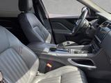 Jaguar F-Pace 30t Portfolio AWD *PanoSD*WinterPaket* - Jaguar in Frankfurt (Main)