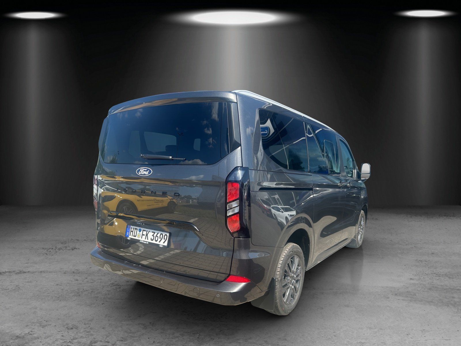 Fahrzeugabbildung Ford Tourneo Custom Autom. L2 AHK 3 Zo. Klima. Tech.5