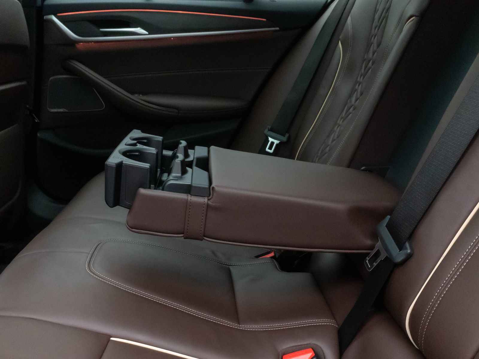 Fahrzeugabbildung BMW 530e M Sport Panorama Kamera HUD DAB H/K AHK 19"