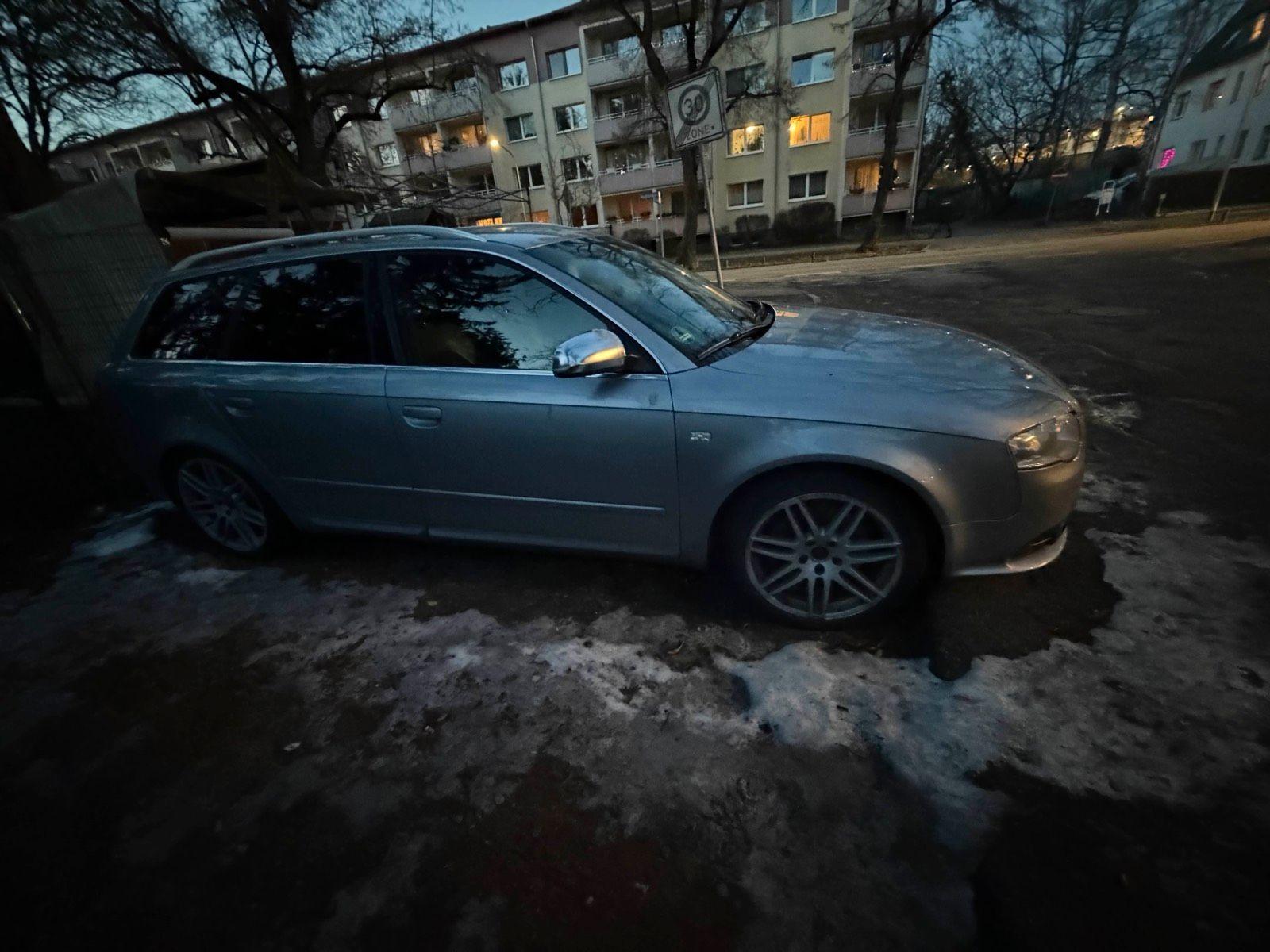 Audi A4 2006 — салон