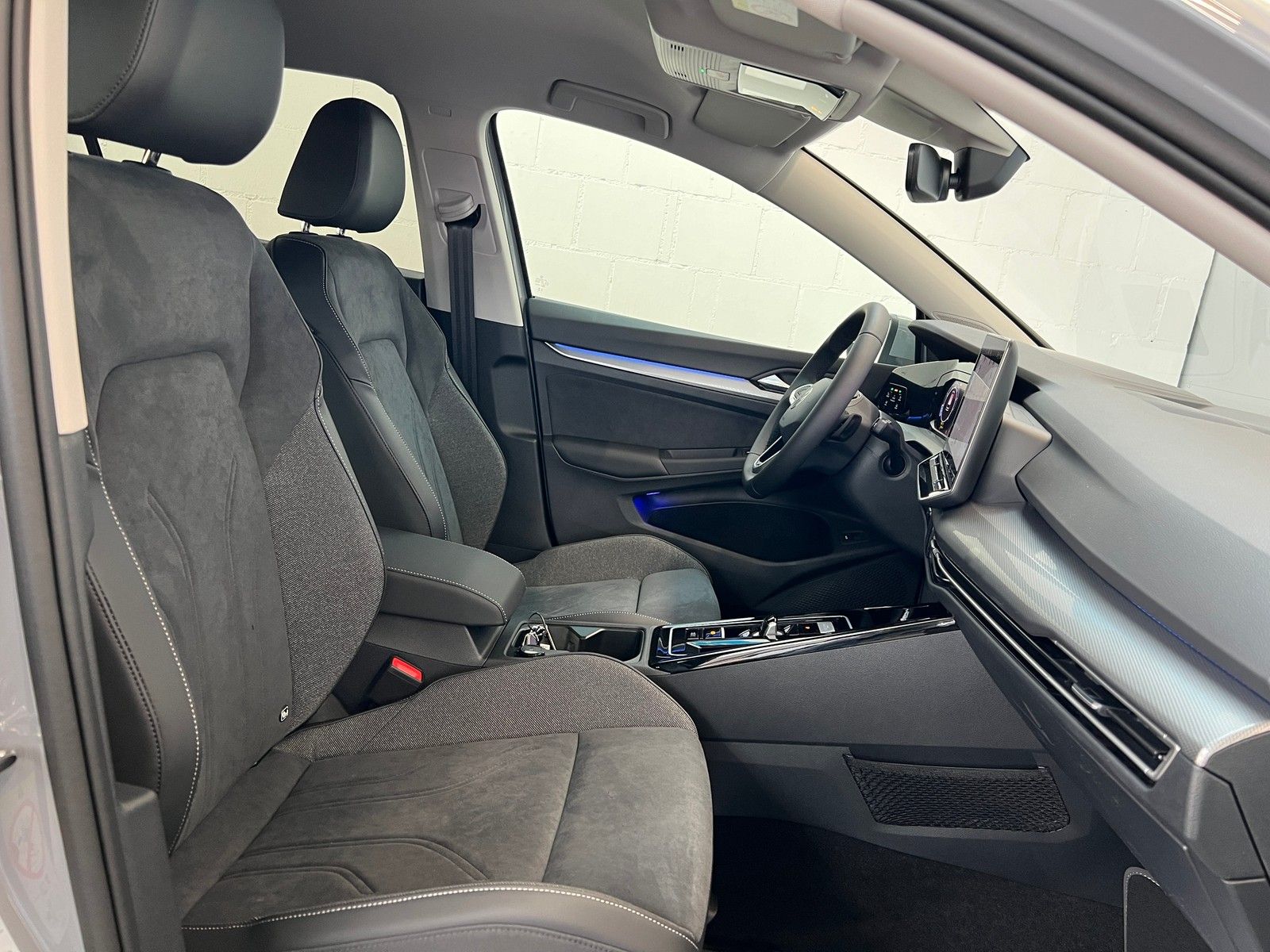 Fahrzeugabbildung Volkswagen Golf VIII Var. Style 1,5 eTSI DSG +IQ.Light+Navi