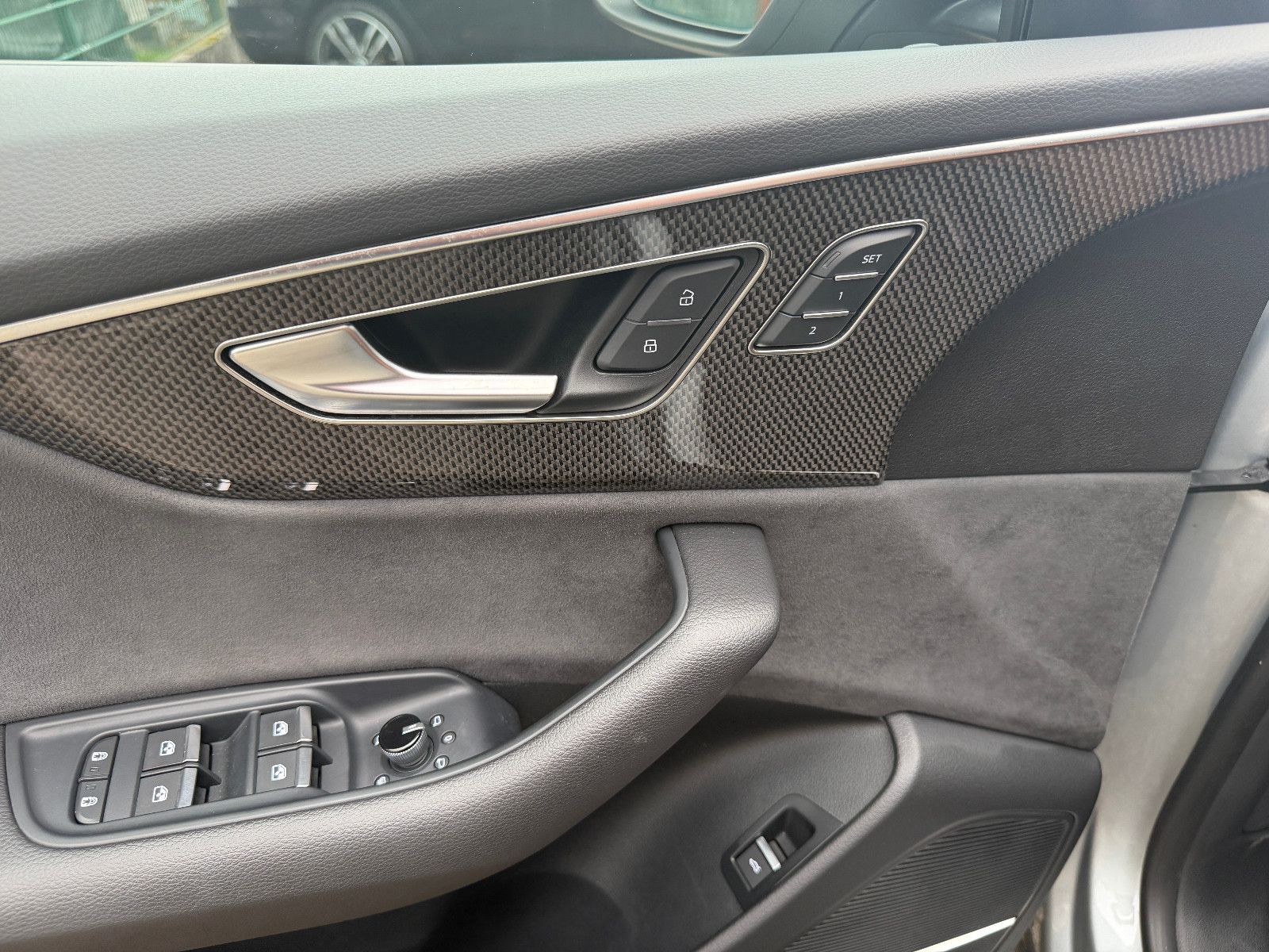 Fahrzeugabbildung Audi SQ8 4.0 TFSI quattro/EXCLUSIVE/ALCANTARA/BLACK