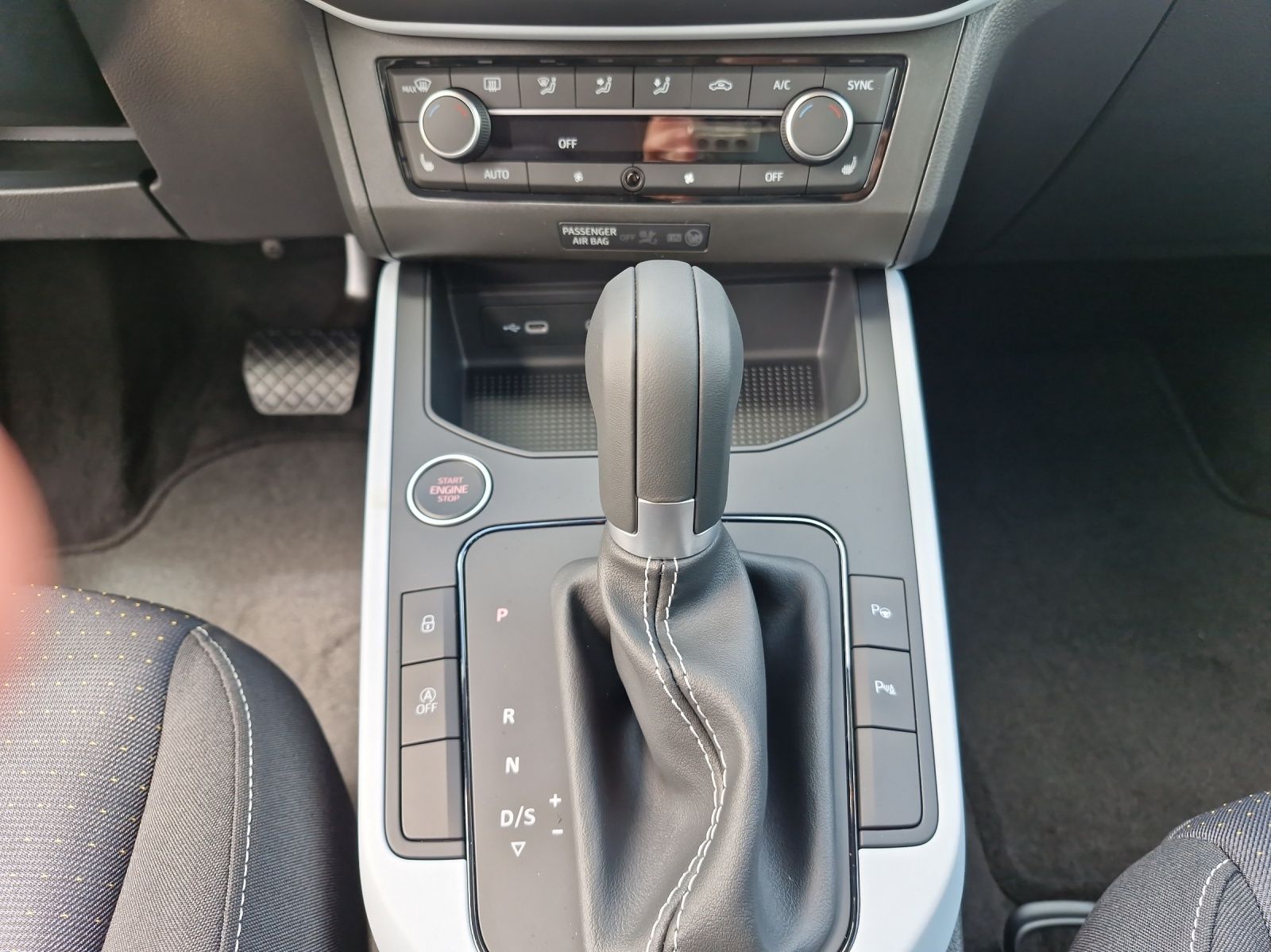 Fahrzeugabbildung SEAT Arona Road Edition 1.0 TSI DSG AHZ KLIMA