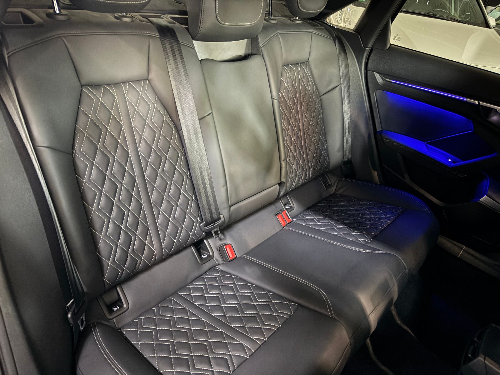 Fahrzeugabbildung Audi A3 40 TDI LIM. QUATTRO 3X S-LINE RS3 S-SITZE B&0