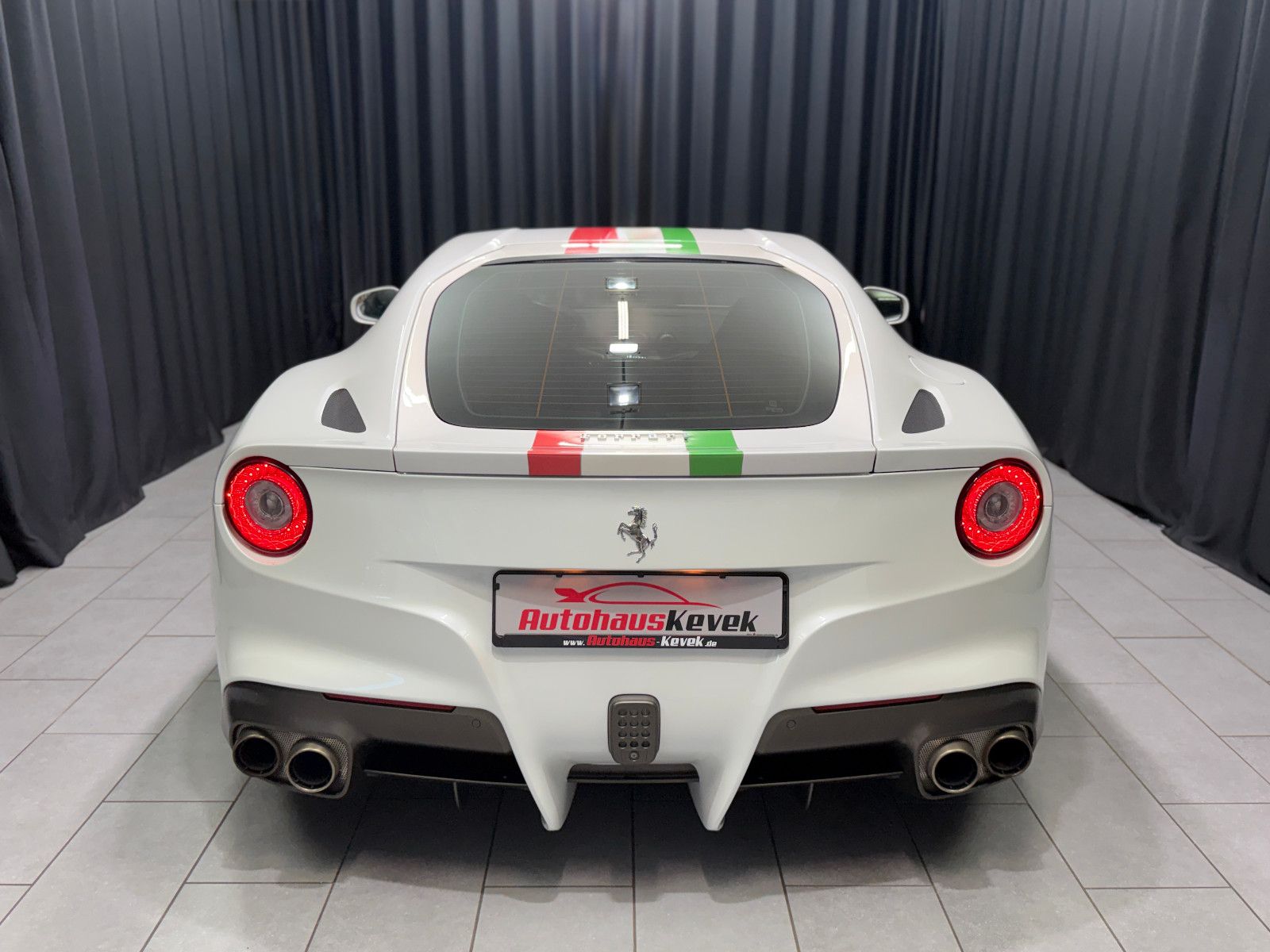 Fahrzeugabbildung Ferrari F12 Berlinetta|RACING-SEATS|NOVITEC-UMBAU|LIFT