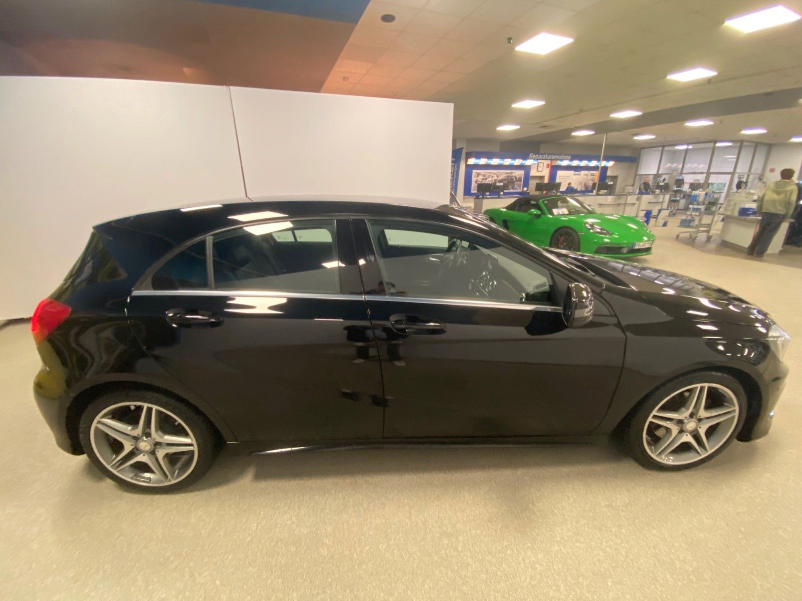 Fahrzeugabbildung Mercedes-Benz A 180 StreetStyle+NAVI+18"+AMG Optik Paket+DCT+