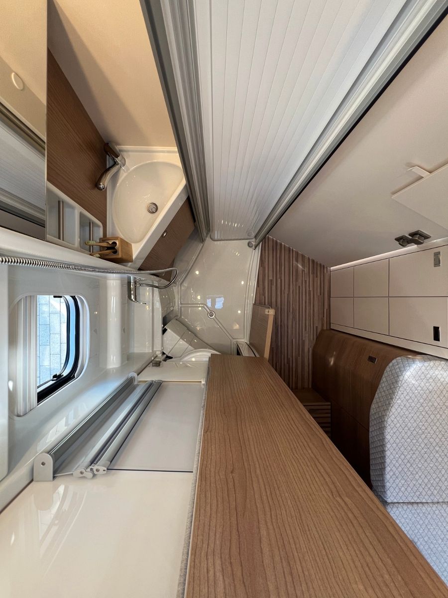 Fahrzeugabbildung Malibu Van first class - two rooms GT skyview 640 LE RB