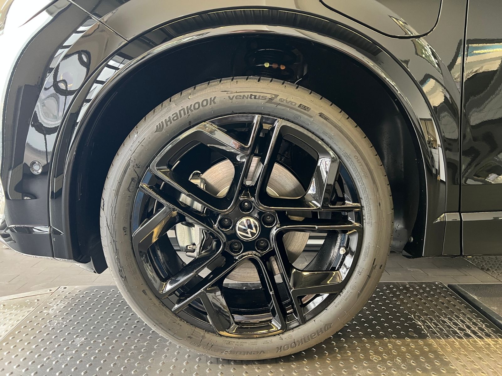 Fahrzeugabbildung Volkswagen Tiguan R-Line 1.5 eHybrid DSG *AHK, Harman & Kar