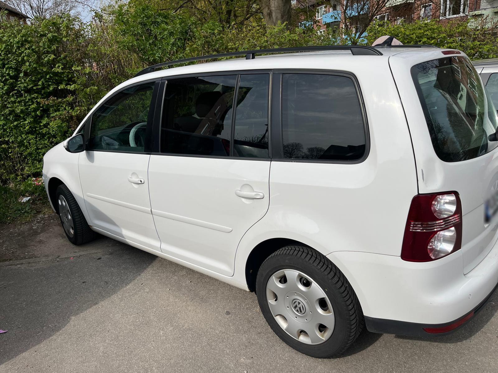 Volkswagen Touran 2009 — interior