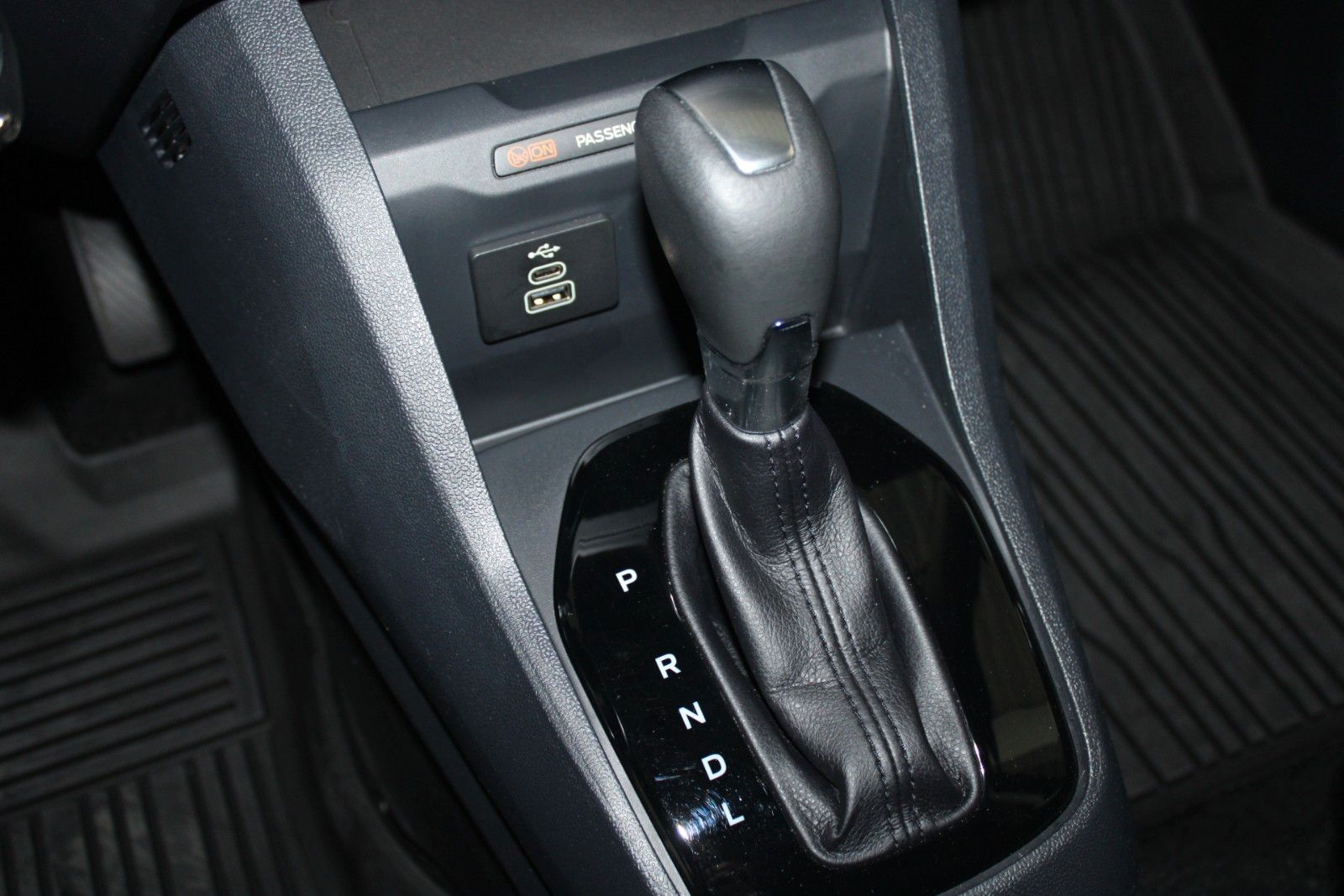 Fahrzeugabbildung Ford Tourneo Courier Aut. TREND AHK WinterPaket GJR