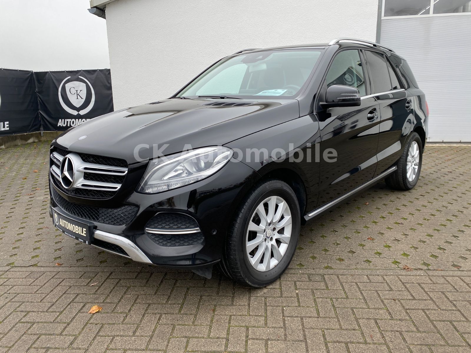 Fahrzeugabbildung Mercedes-Benz GLE 350d 4Matic/Navi/Rückfahrkamera/Tempomat