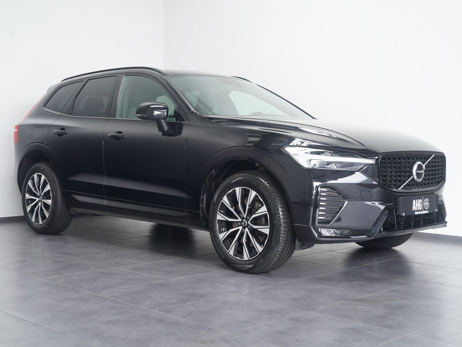 Fahrzeugabbildung Volvo XC60 B4 D AWD Plus Dark PANORAMA/LED/ACC/AHK