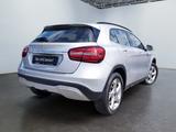Mercedes-Benz GLA 180 KAMERA PANO SPUR PDC SHD SHZ - Mercedes GLA 180 mit Schiebedach