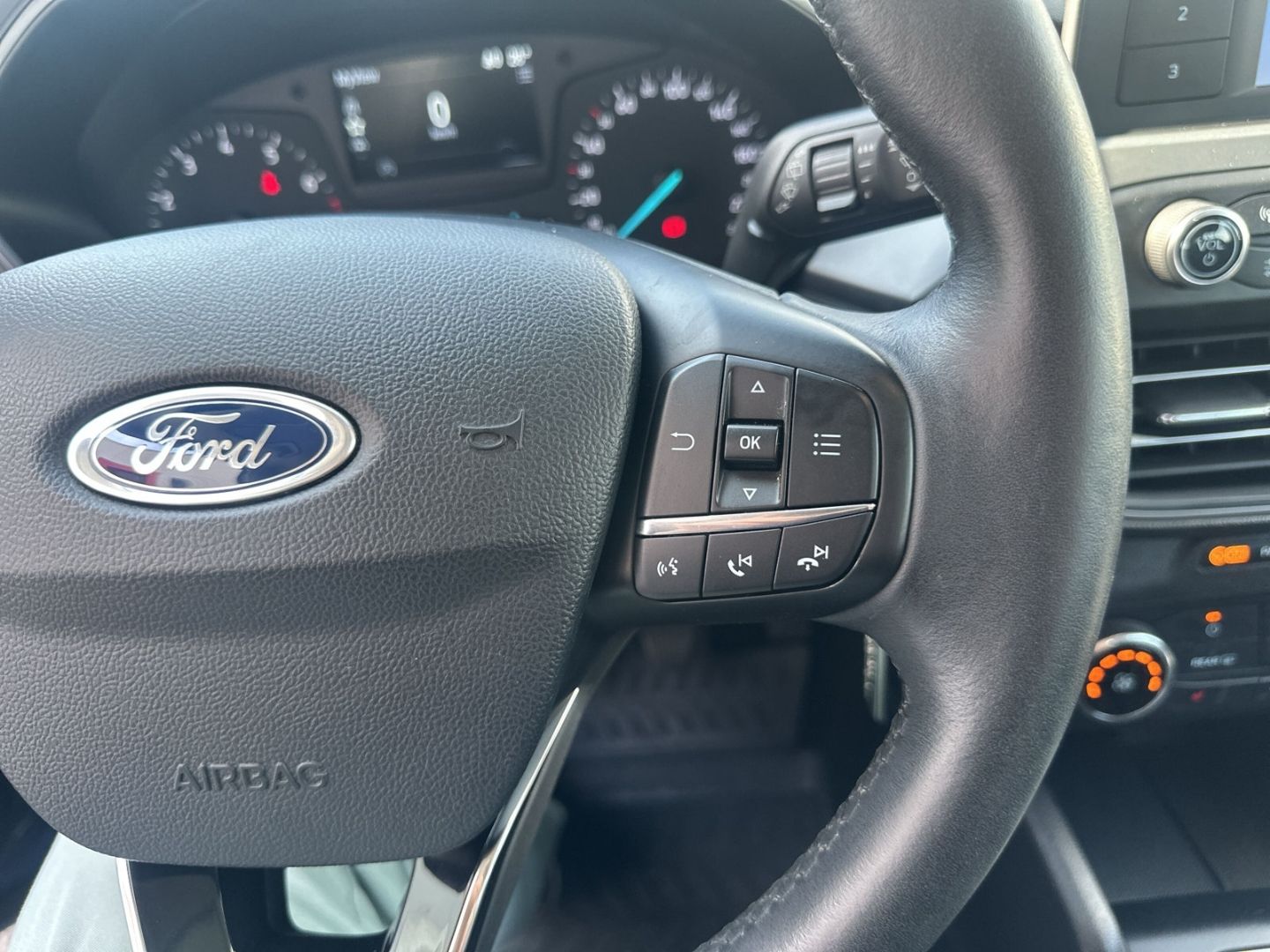 Fahrzeugabbildung Ford Focus Turnier + Sitzheizung +Lenkradheizung +Spu