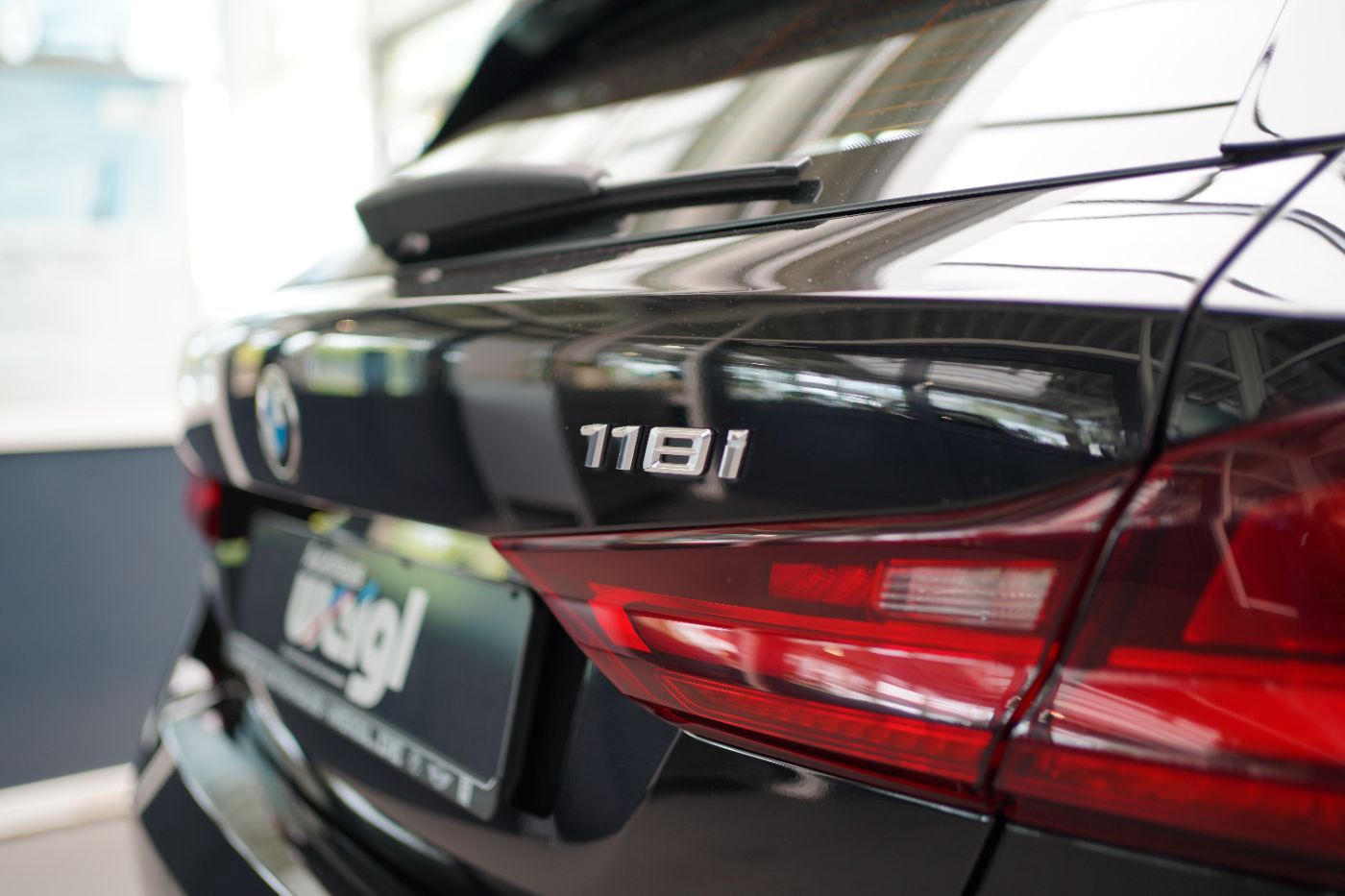Fahrzeugabbildung BMW 118i Advantage +LED+PDC+LMR+Sport-Lederlenkrad+
