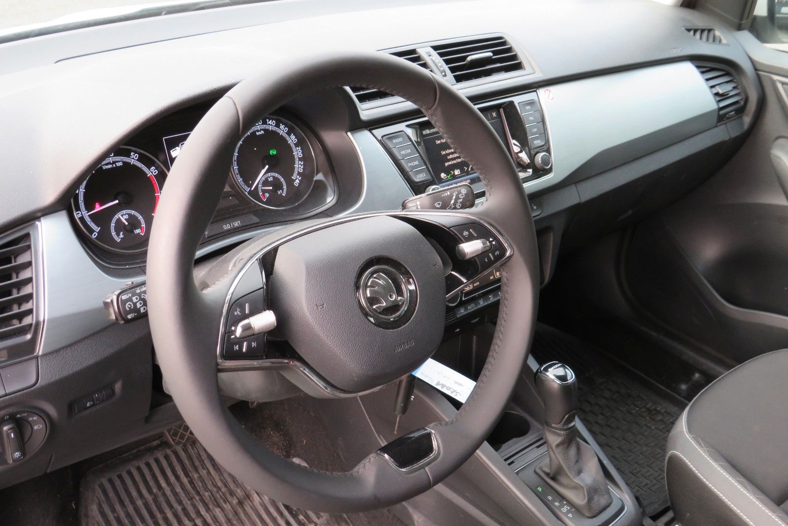 Fahrzeugabbildung SKODA Fabia Ambition DSG PDC NAVI SITZH APP 8-FACH 1.H