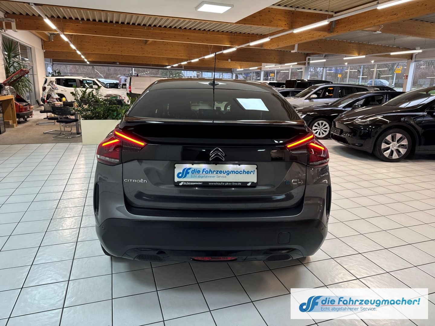 Fahrzeugabbildung Citroën C4 e- Shine HUD Navi 360 Kamera LED Apple CarPla